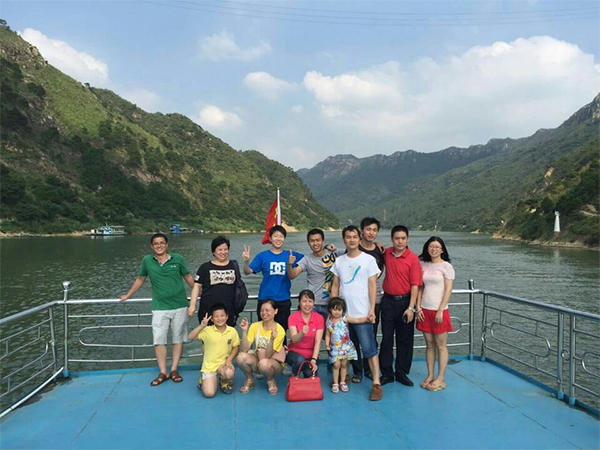 來個(gè)甲板合影 來個(gè)甲板合影