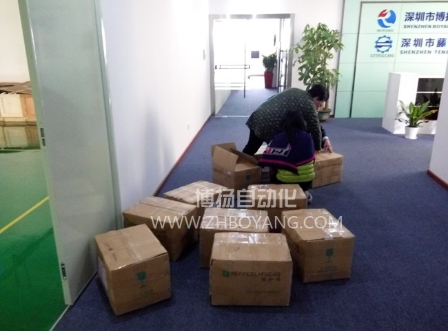 大量GL5-T/28A/115倍加福槽型開關(guān)及光電開關(guān)到貨!